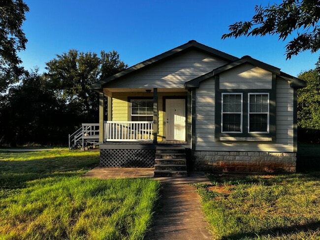 Primary Photo - Life on a Ranch - 3/2