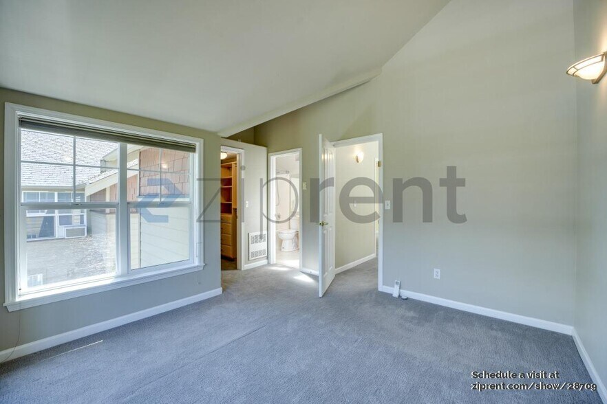 Building Photo - Unit A