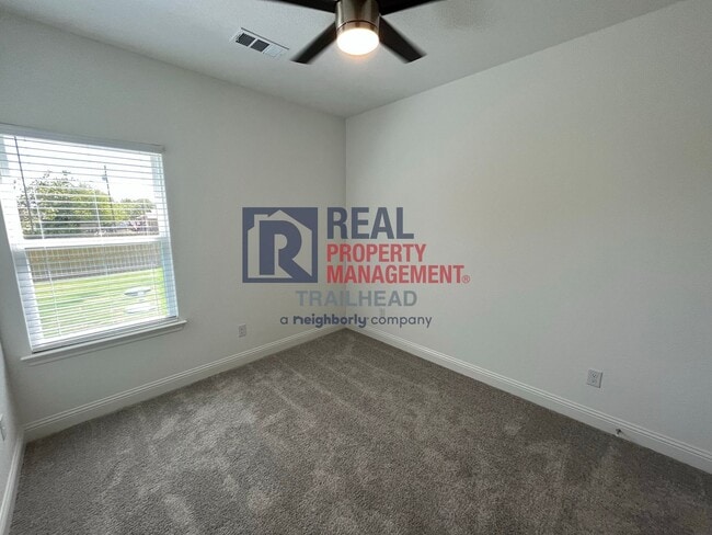 Building Photo - Stylish 3 Bed, 2 Bath Home in Gated Lakesi...