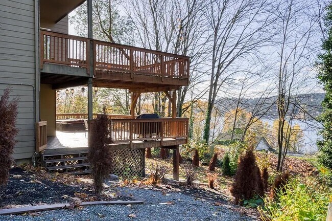 Building Photo - Beautiful Lower-Level Home in Bellevue