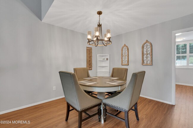 Building Photo - 8 Fern Ct