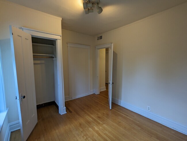 Building Photo - 2526 N Kedzie Blvd