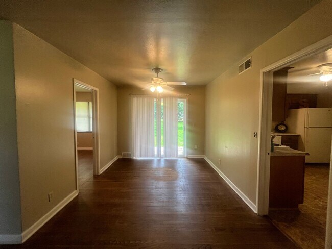 Building Photo - JLM