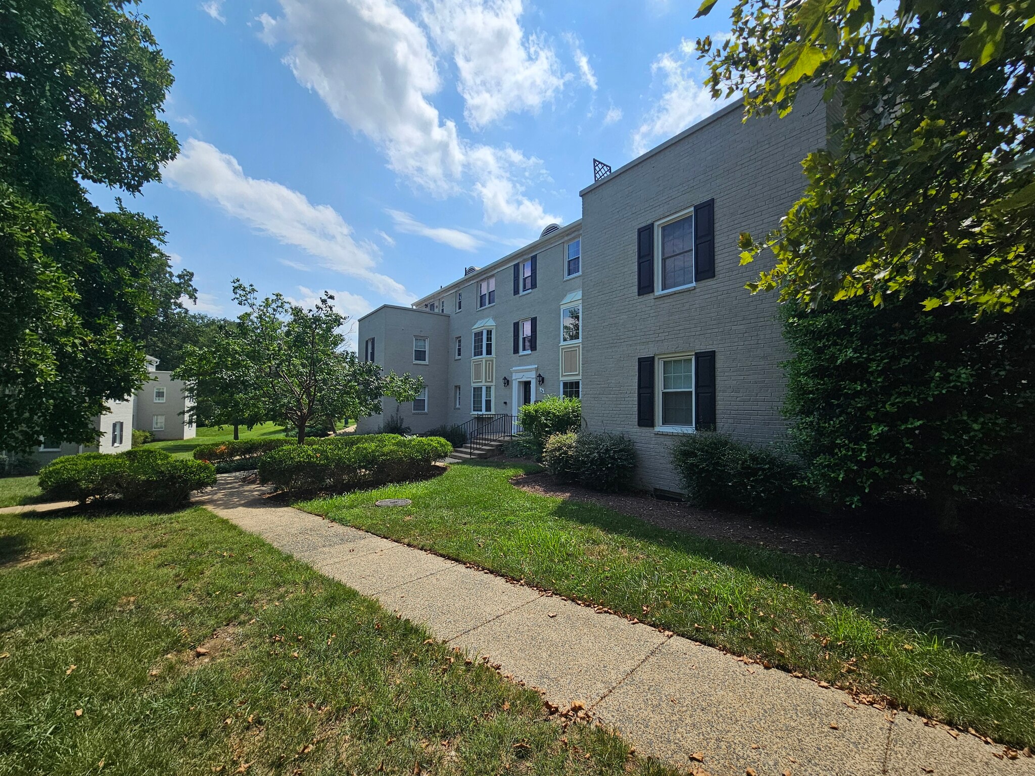 Building Photo - 814 S Arlington Mill Dr