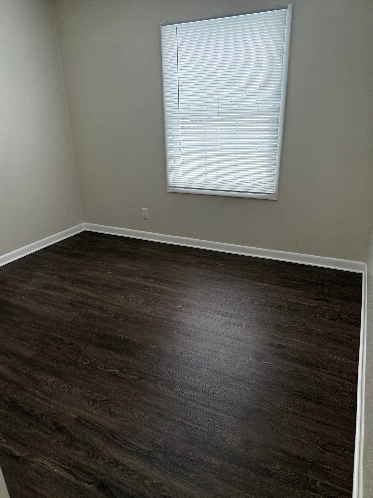 Building Photo - 3 S Victoria Ln