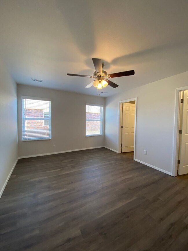 Building Photo - *Pre-leasing* Three Bedroom | Two Bathroom...