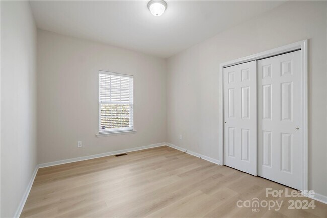 Building Photo - 20309 Northport Dr