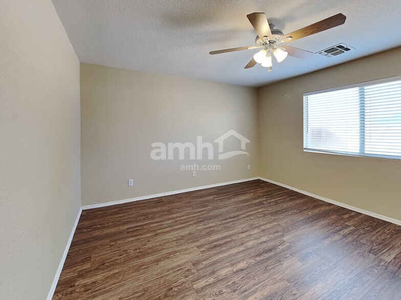 Building Photo - 7033 E Mitchell Flyer Rd