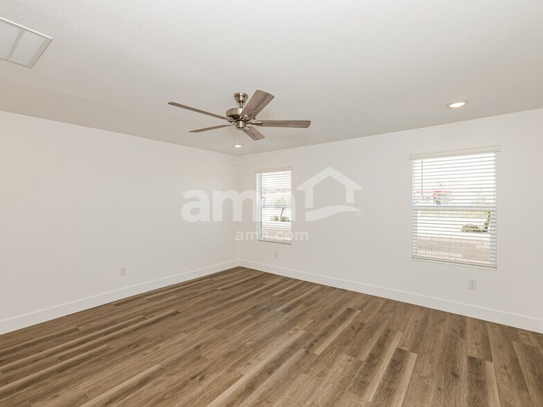 Building Photo - 8738 N Begonia Ct