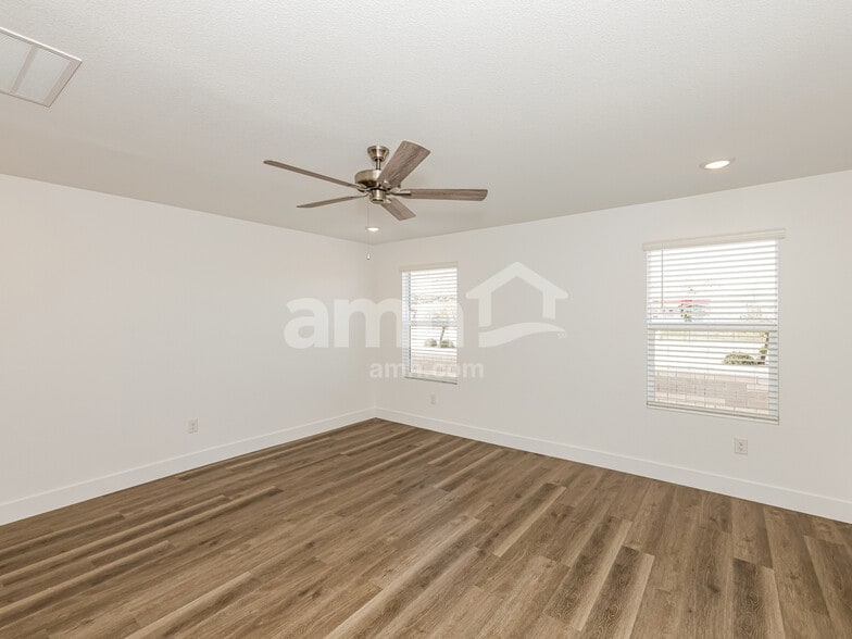 Building Photo - 8750 N Begonia Ct