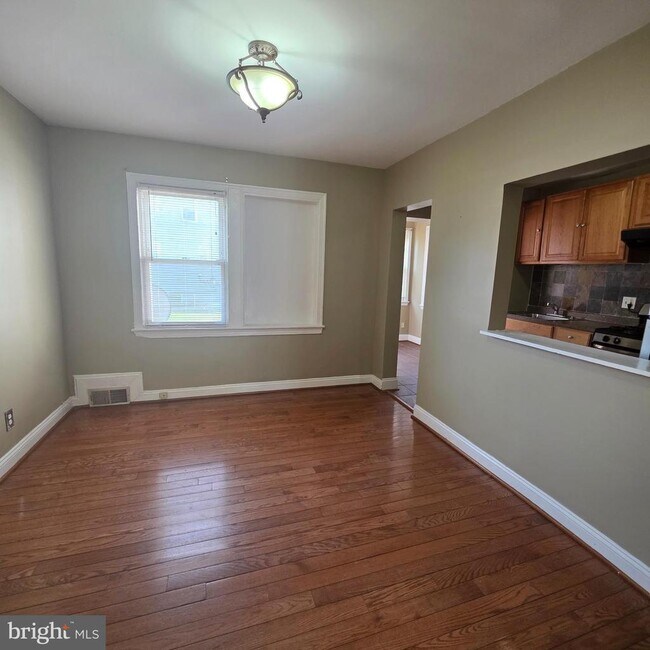 Building Photo - 5305 Central Ave SE