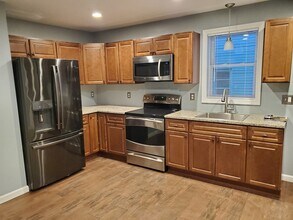 Building Photo - 202 Hope St