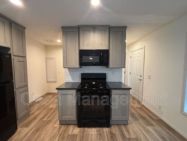 Building Photo - 700 S 12th St