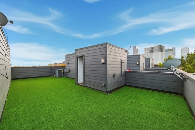 Building Photo - 3008 Zenia Dr