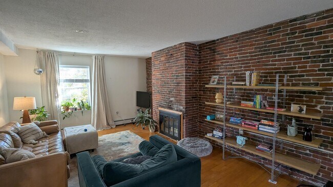 Building Photo - 105 W Merrimack St