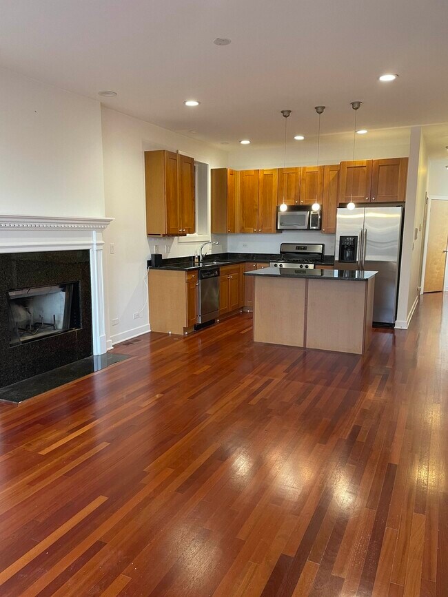 Building Photo - 1024 N Honore St