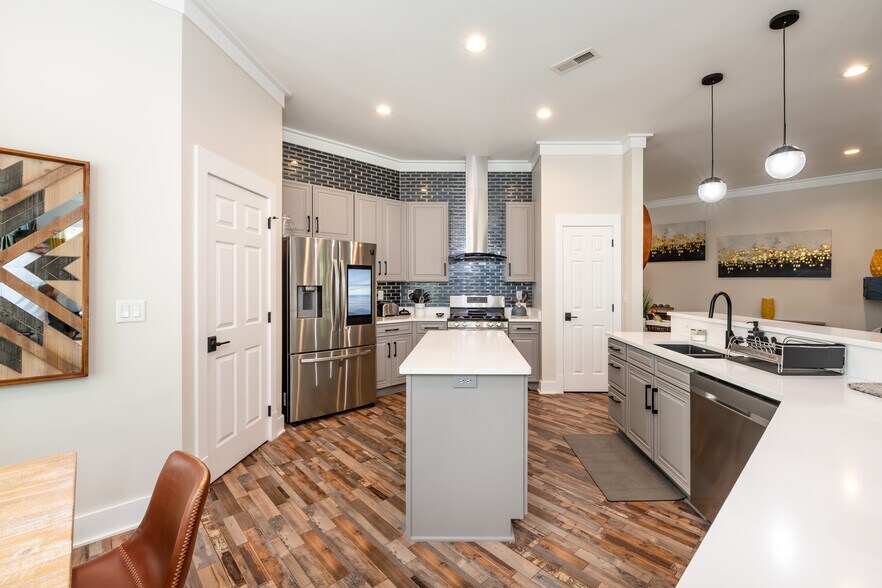 Building Photo - 1732 Waterbrook Dr