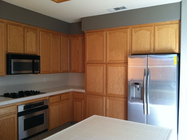 Building Photo - Spacious Two Story Home For Rent