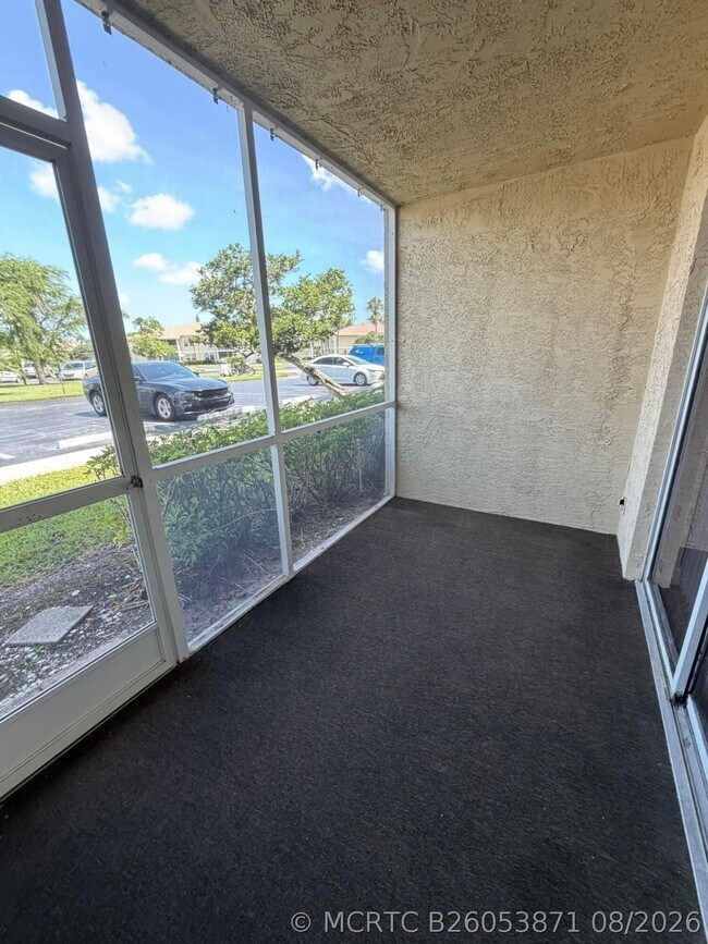 Building Photo - 1546 SE Royal Green Cir