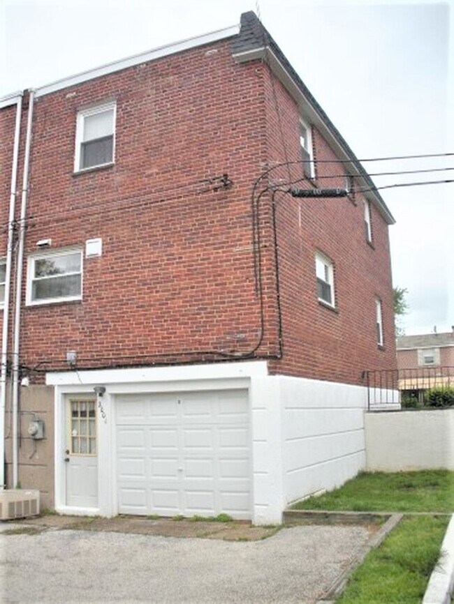 Building Photo - House for Rent in Folcroft