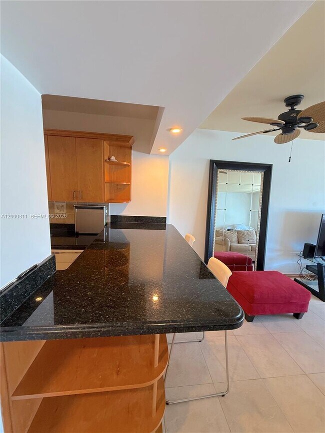 Building Photo - 100 Lincoln Rd