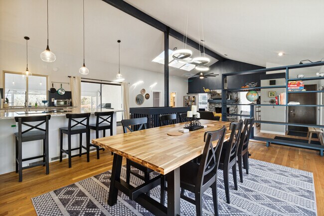 Building Photo - 6036 Fox Hill Dr