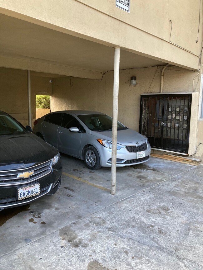 Building Photo - 11736 S Vermont Ave.