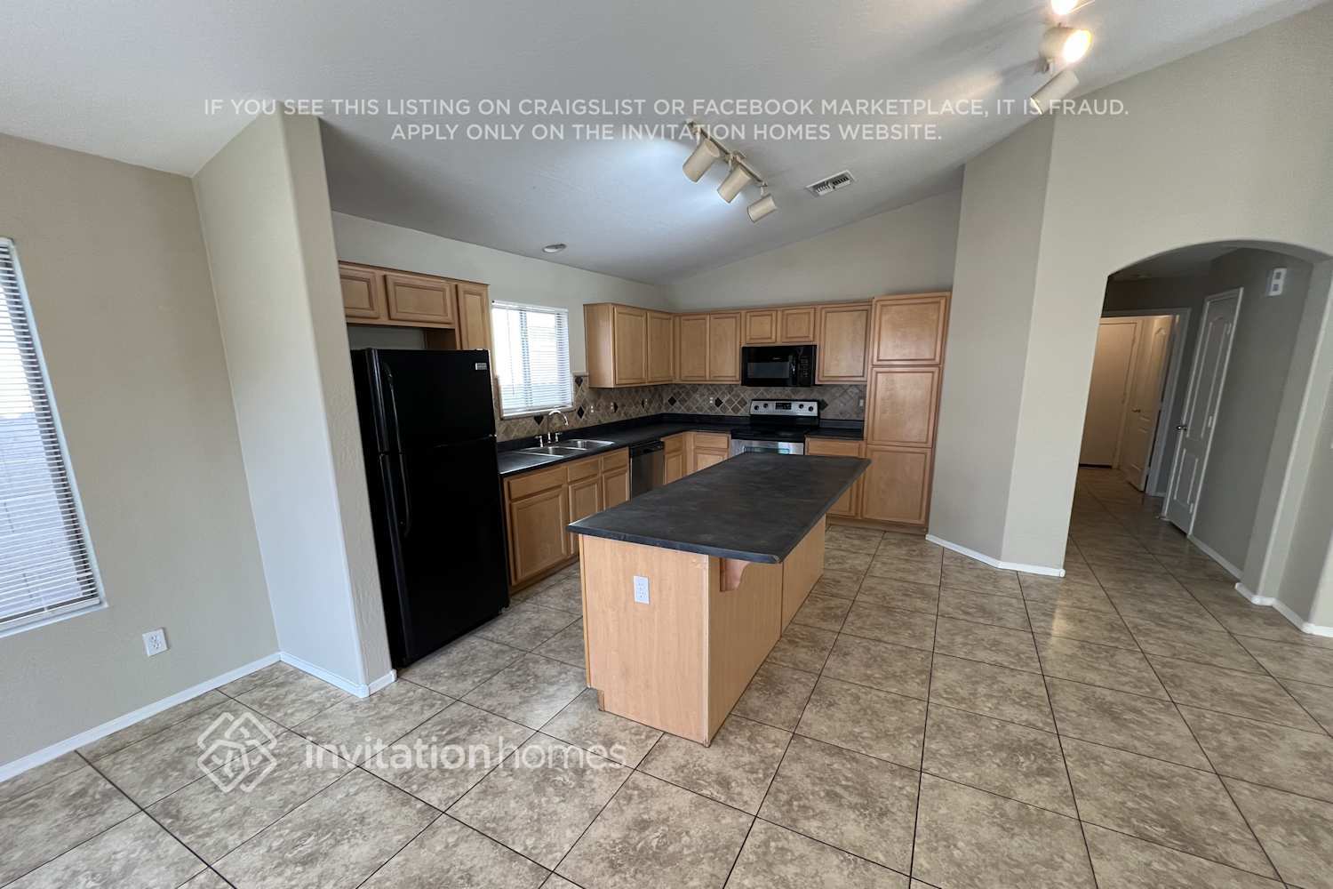 Building Photo - 11825 W Maui Ln