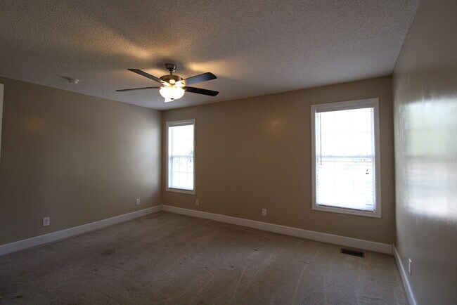 Building Photo - 2545 Autumn Terrace