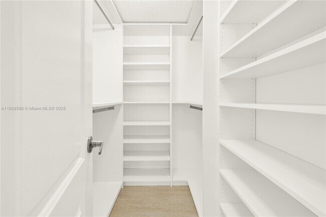 Building Photo - 3200 N Course Ln