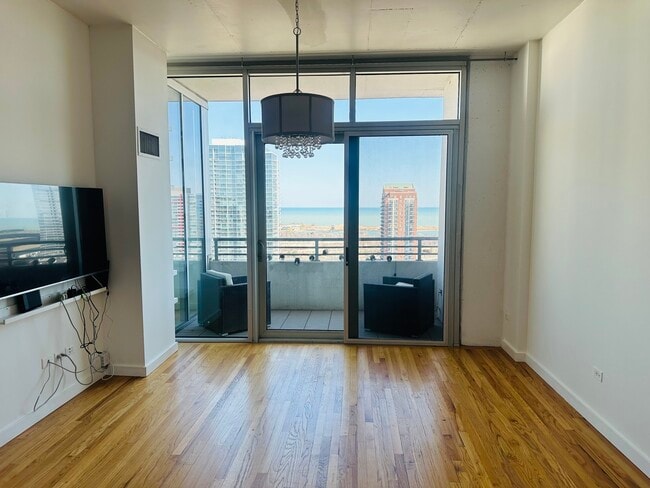 Building Photo - 1720 S Michigan Ave