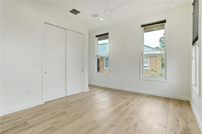 Building Photo - 1410 Woodlawn Blvd