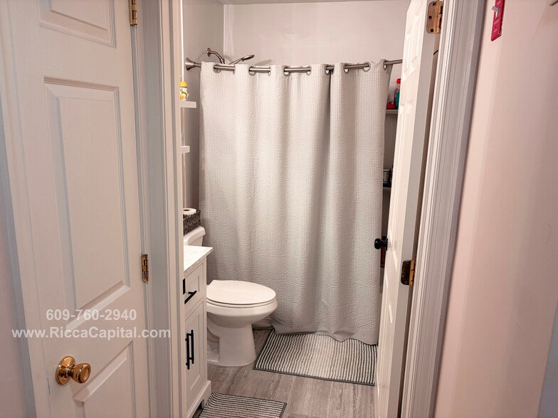 Building Photo - 145 Yorktown Blvd