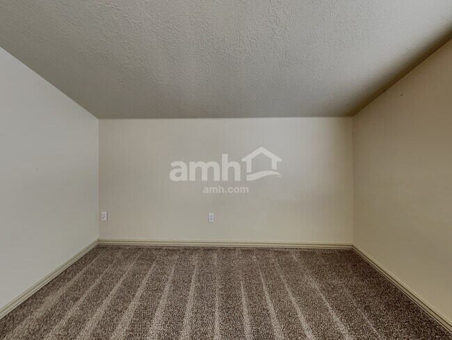 Building Photo - 55 S Selwood Ln