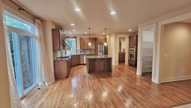 Building Photo - Beautiful 5 Bed 3.5 Bath Home in Redmond Ridge, Redmond.