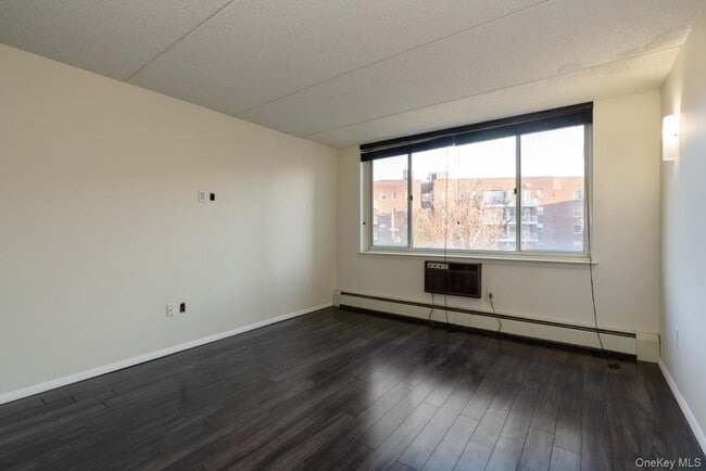 Building Photo - 703 Pelham Rd