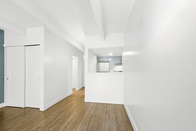 Building Photo - Luxe Tower