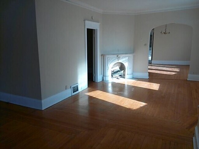 Building Photo - 2614 N Prospect Ave