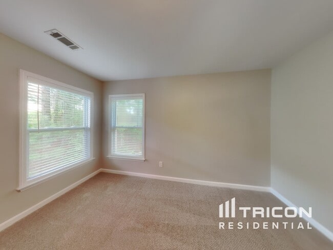 Building Photo - 5371 Lakerock Dr SW