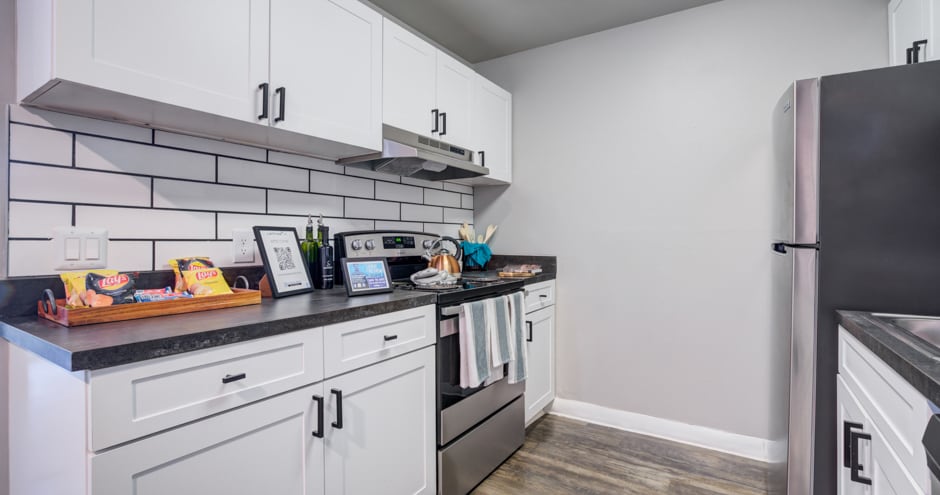 Building Photo - Latitude 28 Apartments