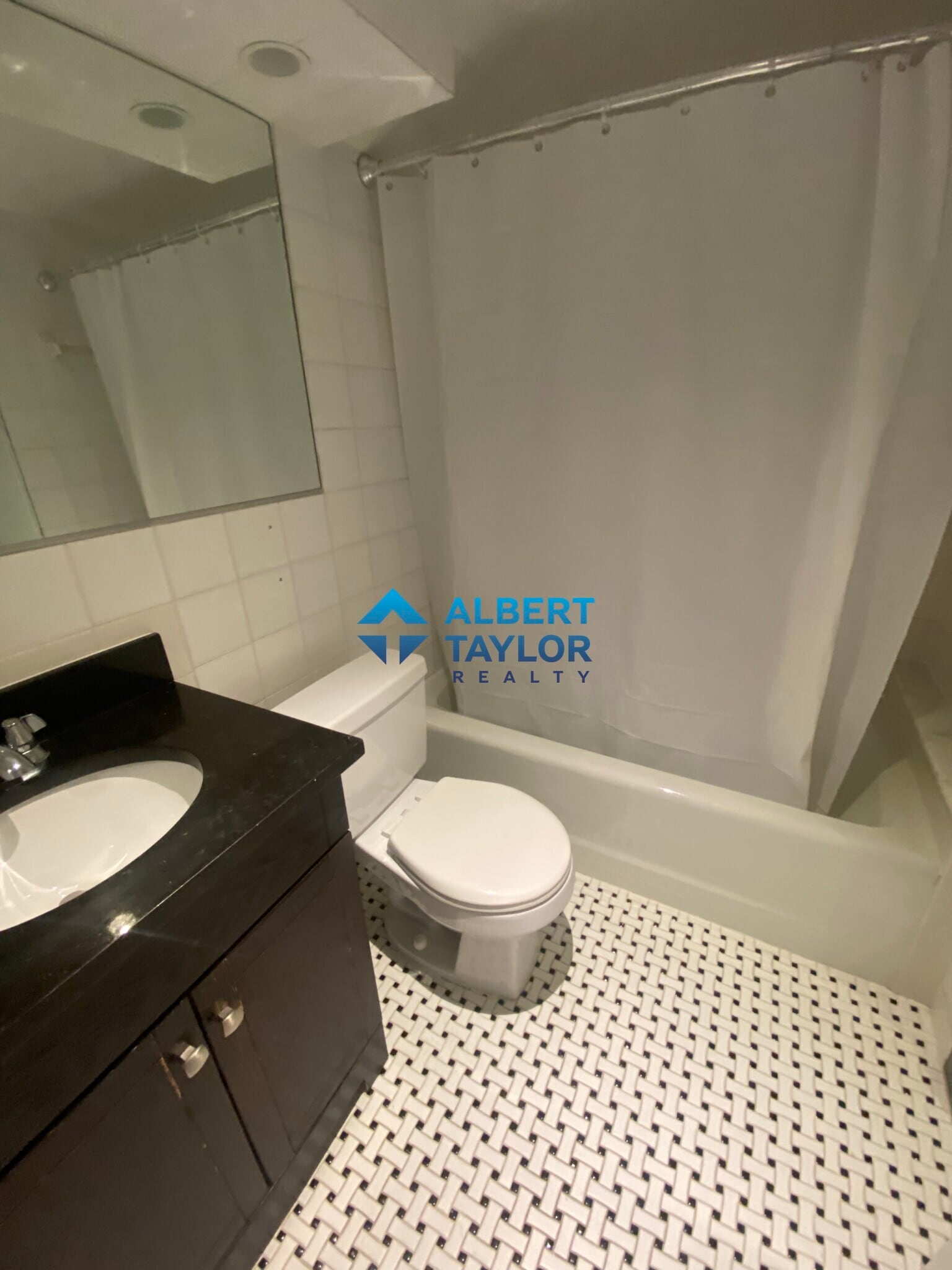 Building Photo - 117 Beacon St