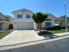 Building Photo - Very Spacious 3 Bedroom, 2.5 Bathroom House For Rent in Buena Park-Lots of Recent Upgrades!