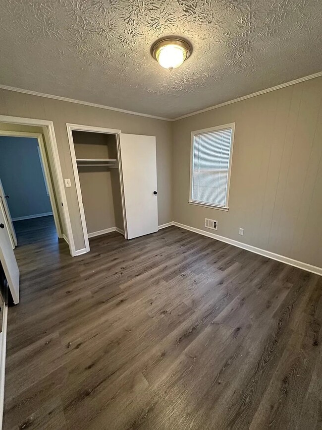 Building Photo - 326 Rooks Rd