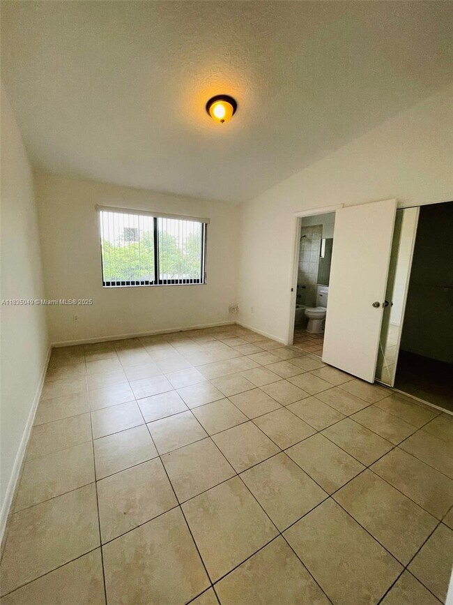 Building Photo - 1107 San Remo Cir