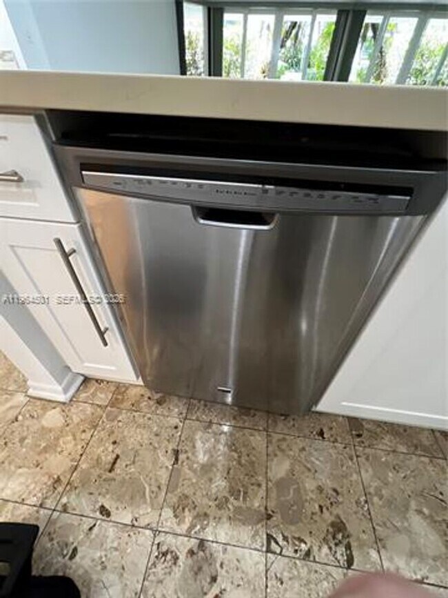 Building Photo - 1717 N Bayshore Dr