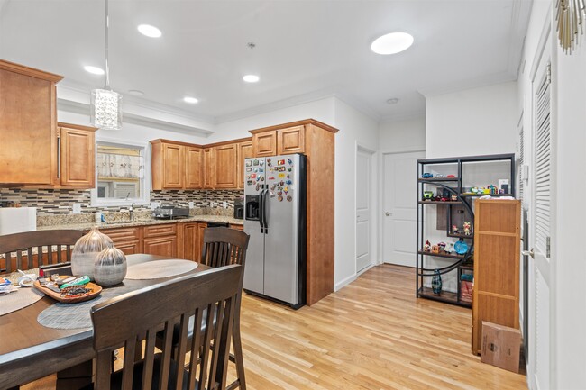 Building Photo - 6120 Fillmore Pl