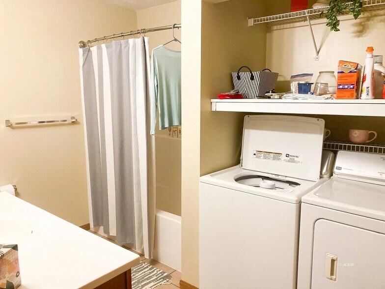 Building Photo - 504 Altamonte Dr