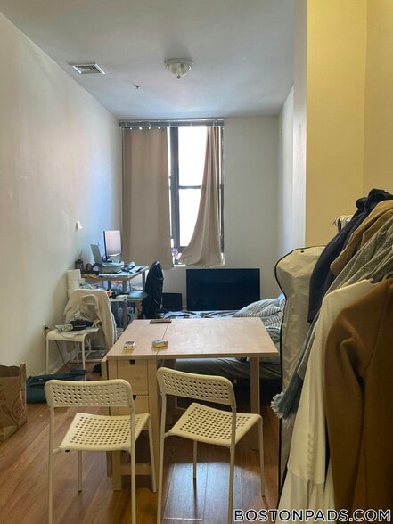 Building Photo - 81 Essex St