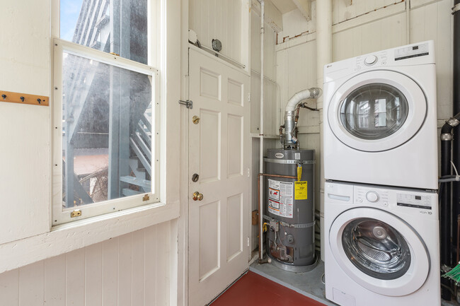 Laundry porch - 1540 Howard Street