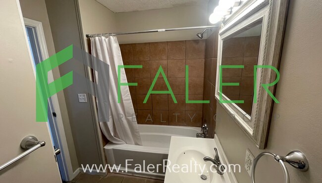 Building Photo - Beautiful 3 bedroom home with attached garage